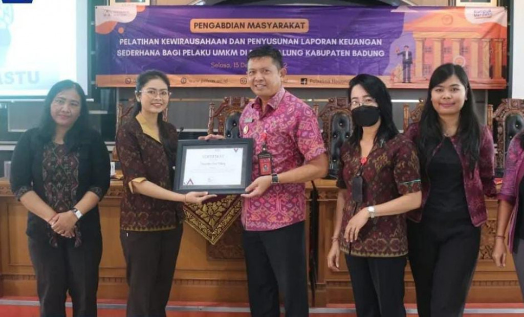 Pelatihan Kewirausahaan Di Era Digital Bagi Pelaku UMKM Desa Dalung Oleh Politeknik Nasional Denpasar